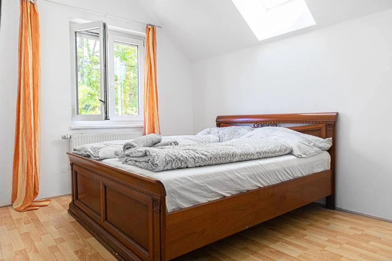 Triple Room In An Elegant House Gd ウィーン 0*,
