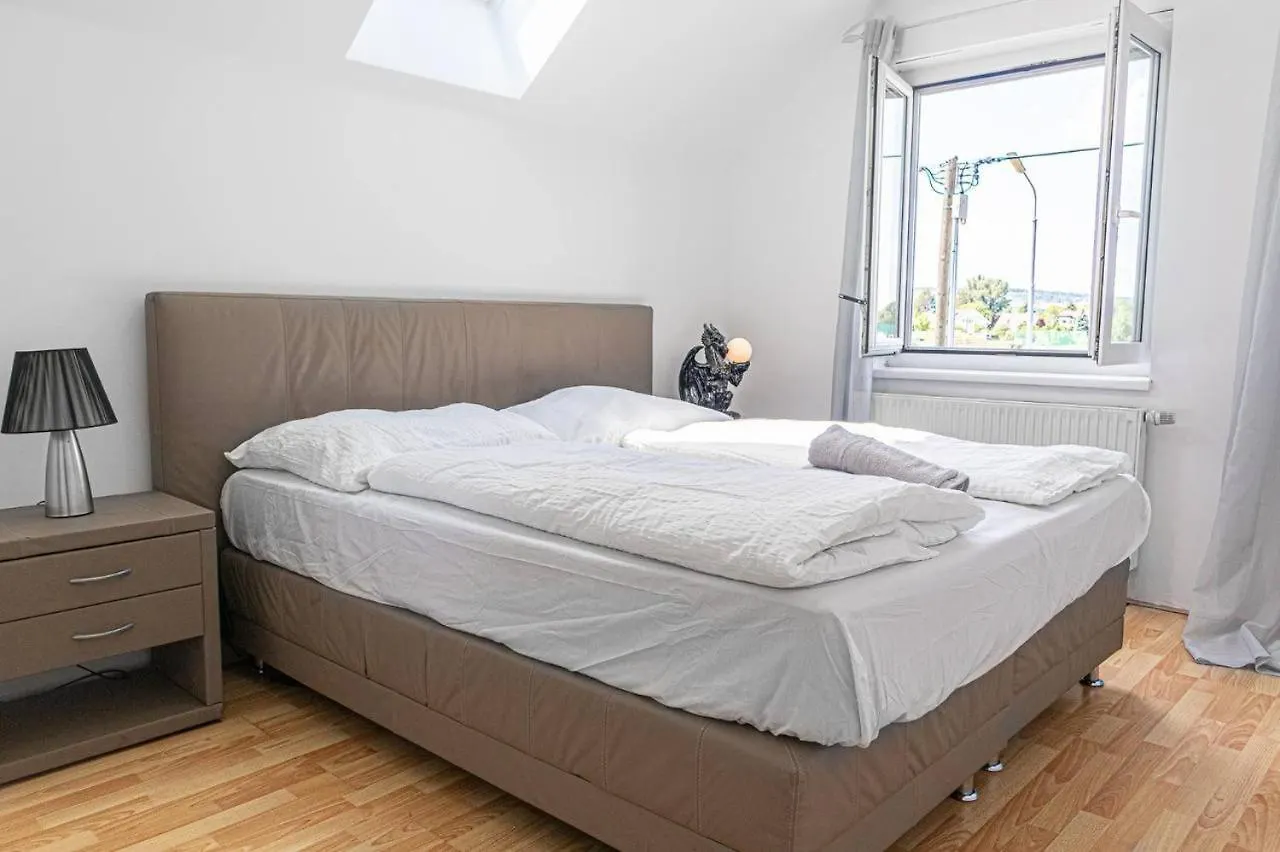 Triple Room In An Elegant House Gd ウィーン ホームステイ