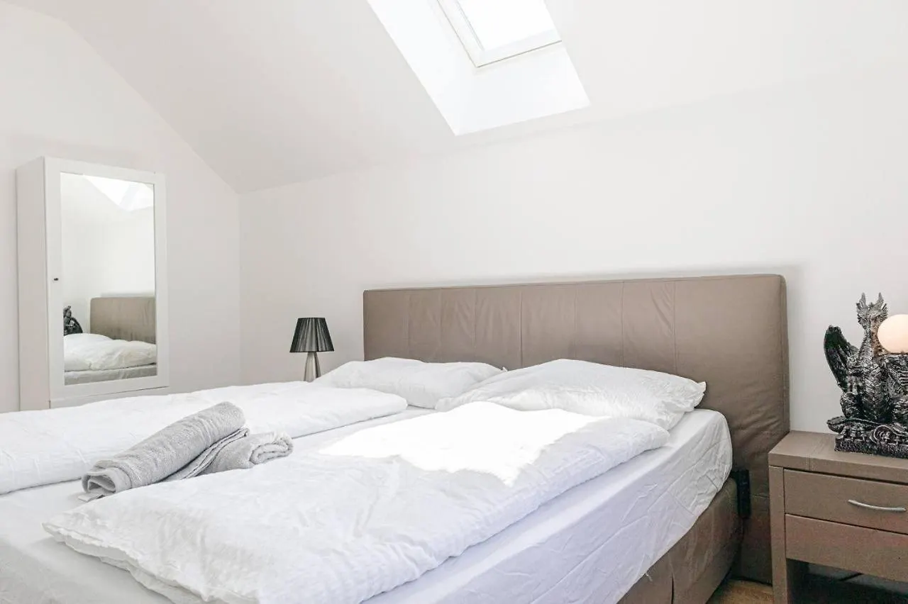 Triple Room In An Elegant House Gd ウィーン ホームステイ